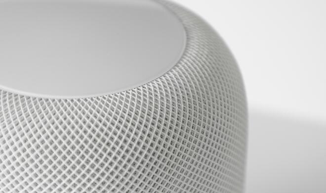 Noch steht der HomePod da, ganz unscheinbar, aber das könnte sich noch in diesem Jahr ändern mit dem HomePad.