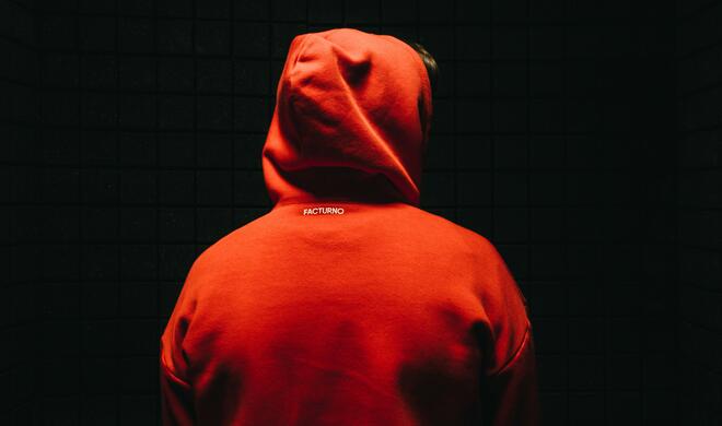 Andrew Aude entschuldigt sich bei Twitter, vor allem bei seinen ehemaligen Kollegen.