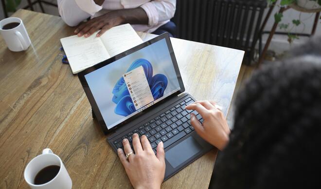 Microsoft bringt Copilot auf den Mac. In Windows 11 ist die KI-Assistenz bereits enthalten.