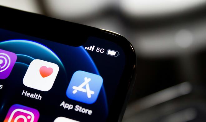 Der App Store wird in iOS 18.4 mit neuen Funktionen bedacht: Apple Intelligence hält Einzug.