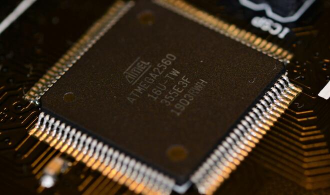 Mehr Arbeitsspeicher für die kommenden Pro-Modelle soll sich positiv auf Apple Intelligence auswirken.