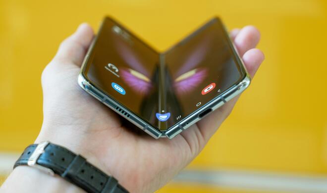 Apple will sich ebenfalls an faltbaren Geräten versuchen. Das iPhone soll dabei ähnlich wie das Samsung Galaxy Fold werden.