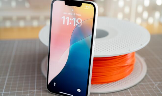 Das iPhone 16e kommt im Gegensatz zu den bisherigen Einstiegsmodellen mit Face ID statt Touch ID und sieht deutlich moderner aus.