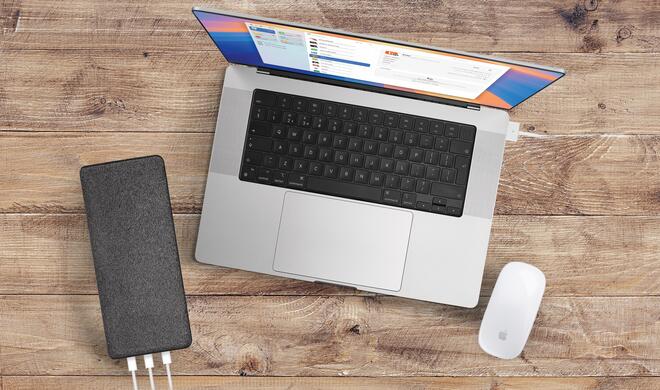 Sorgen unterwegs für mehr Strom: Powerbanks, die ein MacBook laden können.