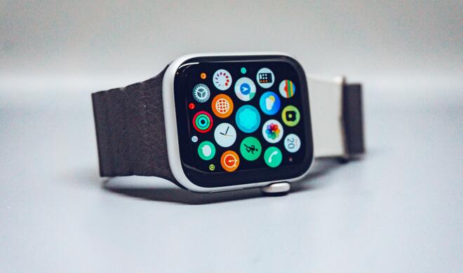 Die Apple Watch kriselt. Zwar dominiert die Smartwatch den Markt noch, aber das Interesse ging zuletzt spürbar zurück.