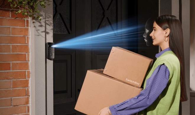 Das neue Lock Ultra von SwitchBot öffnet die Haustür automatisch, sobald ein bekanntes Gesicht erkannt wird.