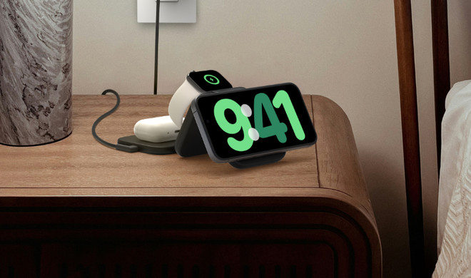 Perfekt für den Nachttisch im Hotel: die Magnetische kabellose 3-in-1-Reiseladestation von Belkin