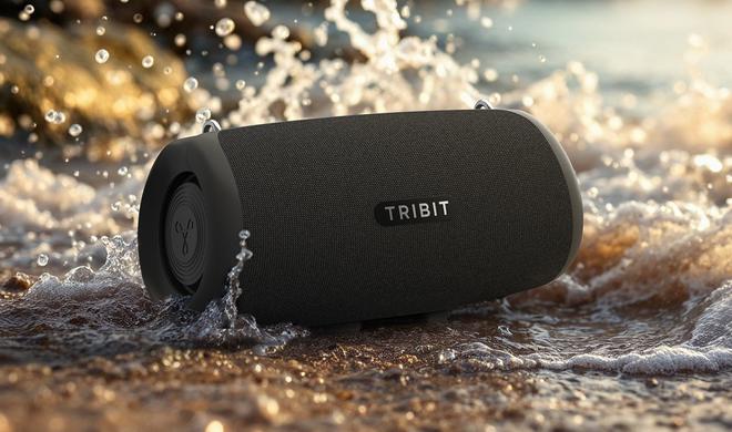 Dank IP67-Zertifizierung ist die Stormbox Lava von Tribit auch für den Besuch am Strand oder im Freibad geeignet. 