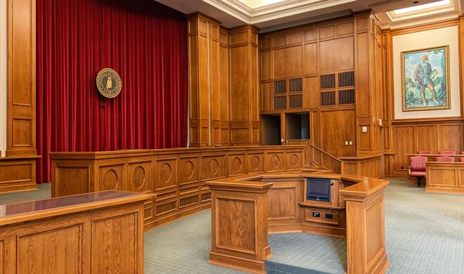 Apple steht vor einer Sammelklage wegen der verspäteten Siri-Features.