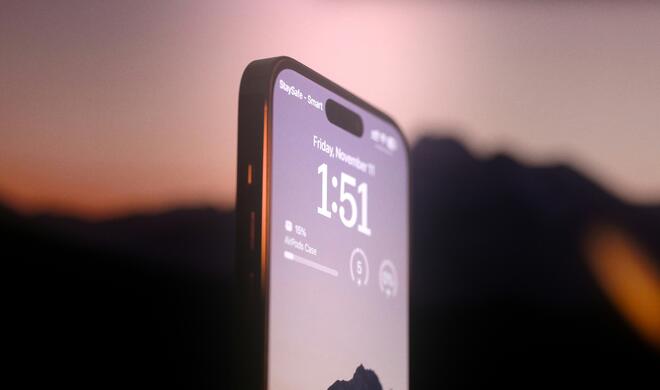 Die inzwischen ikonische Dynamic Island soll zunächst nur kleiner werden und (noch) nicht komplett verschwinden.