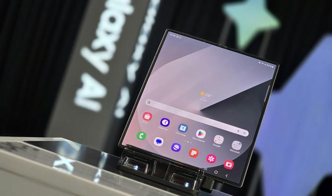 Das faltbare iPhone soll Preislich in der Liga von Samsung mitspielen – und etwas dicker sein.