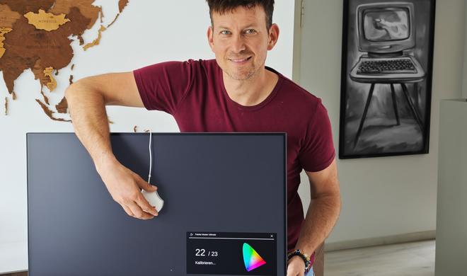 Das High-End-Display PD3226 ist ab Werk vorkalibriert, du kannst dies aber mit einem externen Messgerät wie hier dem Datacolor SpyderPro jederzeit nach Wunsch farblich justieren. Unser Redakteur Jörg Rieger Espindola hat dies in der Praxis...