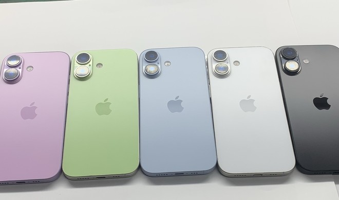Während sich das generelle Design der Rückseite nicht ändert, bekommt das Standardmodell der iPhone 17 Familie neue Farben. Dieses Bild zeigt mögliche Varianten. Wie sie final aussehen, erfahren wir Anfang September.