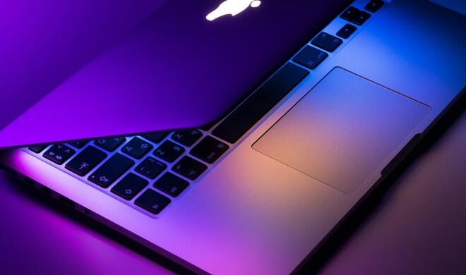 Das MacBook Pro soll einen OLED-Bildschirm bekommen.