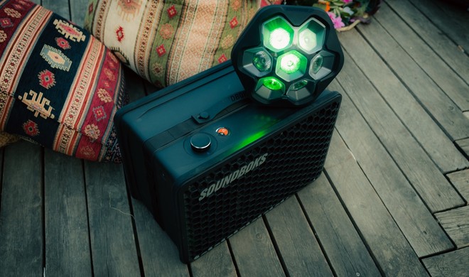 Perfekte Kombination für deine Party: die Soundboks Go und und die neue Lightboks