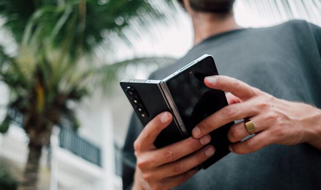 Foldable Smartphone – hier abgebildet ein Modell von Samsung.