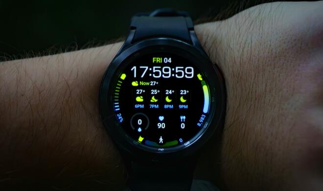 Eine Pixel Watch mit dem iPhone nutzen? Bislang wenigs sinnvoll – aber Apple könnte dahingehend für Verbesserungen sorgen.