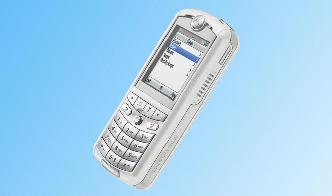 Das „iTunes Phone“ konnte via iTunes bis zu 100 Songs speichern und besaß eine eigene iTunes-Taste.