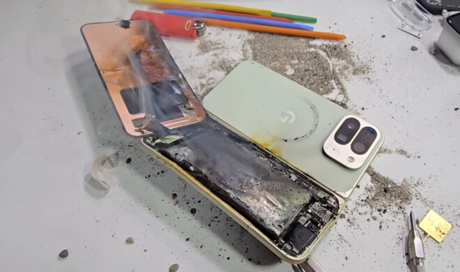 Beim Biegetest in Flammen aufgegangen: Der Akku des Google Pixel 10 Pro Fold hat eine klare Meinung zu Belastungstests.