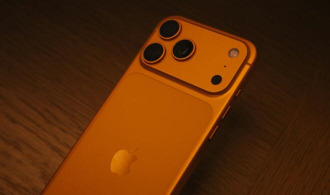 Die Rückseite des iPhone 18 Pro soll wieder weniger „bunt“ werden.