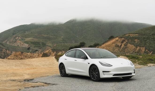 Bald mir CarPlay? Tesla soll künftig Apples Infotainment-System unterstützen.