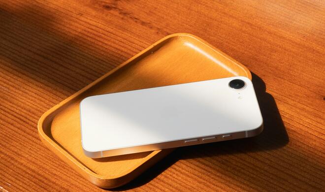 Schlankere Display-Ränder sollen ein neues „Feature“ des iPhone 17e werden.