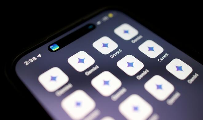 Gemini überall: Neben Android wird auch Siri die KI von Google als Backend verwenden.