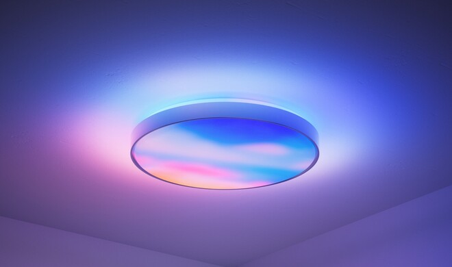 Die Ceiling Light Ultra zeigt auch im Detail, was sie besonders macht: fließende Farbverläufe, sanfte Halo-Effekte und eine für Deckenlampen ungewöhnlich verspielte Lichtinszenierung.