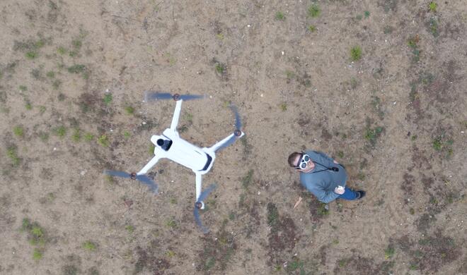 Pilot hier, Drohne dort und stets mit Spotter unterwegs: Unter der Brille ist man beim Fliegen ganz bei der A1.