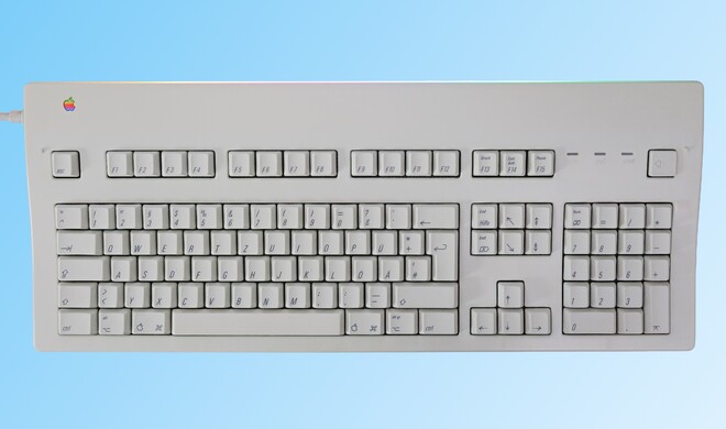 Diese Zeilen entstanden Anschlag für Anschlag auf einem Apple Extended Keyboard II – für mich ein ganz besonderes haptisches Vergnügen.