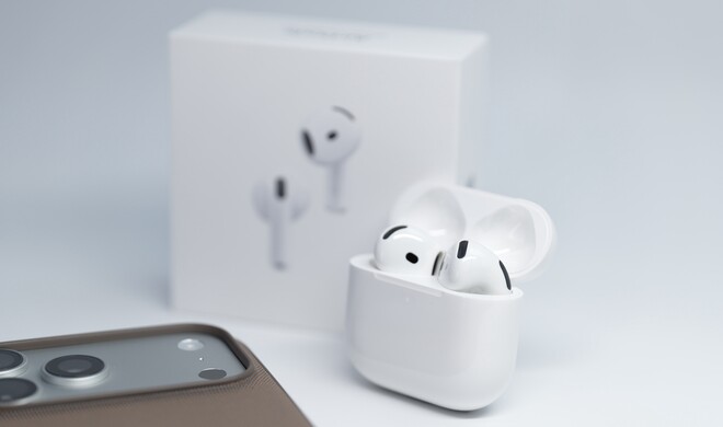 Außen bleibt alles beim Alten: Die AirPods 5 gleichen ihren Vorgängern aufs Haar.