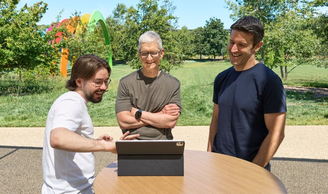 Entwickler-Traum: Anton Baranov pitcht seine App direkt im Apple Park. Mit dabei: Apple-CEO Tim Cook und Hardware-Chef John Ternus.